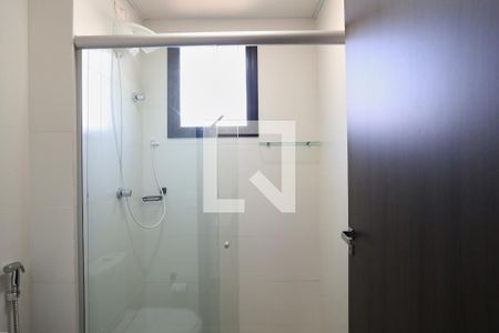 Banheiro de kitnet/studio para alugar com 1 quarto, 40m² em Santa Efigênia, Belo Horizonte