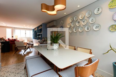 Sala  de casa de condomínio à venda com 4 quartos, 240m² em Vila Andrade, São Paulo