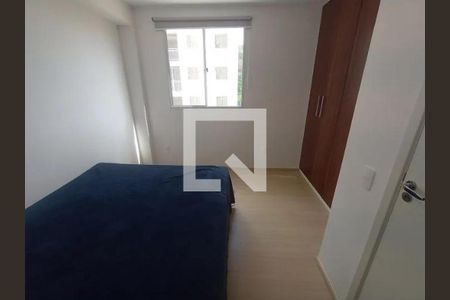 Quarto com cama simples, janela e armários, iluminado por luz natural e artificial. de apartamento à venda com 4 quartos, 57m² em Barra Olímpica, Rio de Janeiro