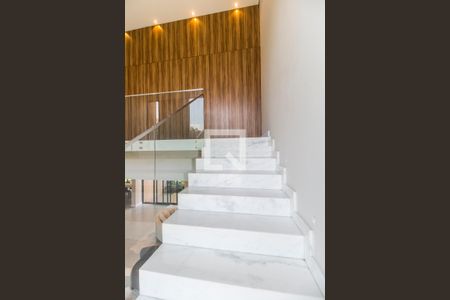 Escada de casa de condomínio à venda com 4 quartos, 465m² em Alphaville, Santana de Parnaíba