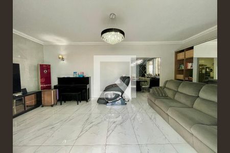 Casa à venda com 4 quartos, 318m² em Colégio Batista, Belo Horizonte
