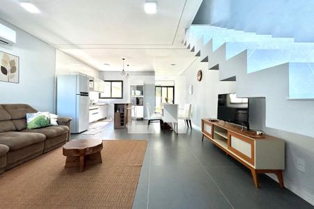 Sala de casa para alugar com 3 quartos, 124m² em Campeche Leste, Florianópolis