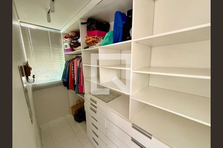 Closet da Suíte de apartamento à venda com 2 quartos, 142m² em Santa Efigênia, Belo Horizonte