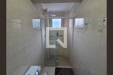 Banheiro da Suíte 1 de apartamento para alugar com 2 quartos, 98m² em Guilhermina, Praia Grande