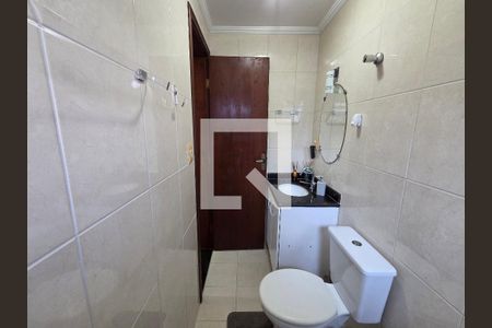 Banheiro da Suíte 1 de apartamento para alugar com 2 quartos, 98m² em Guilhermina, Praia Grande