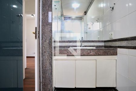 Banheiro da Suíte de apartamento para alugar com 3 quartos, 90m² em Funcionários, Belo Horizonte