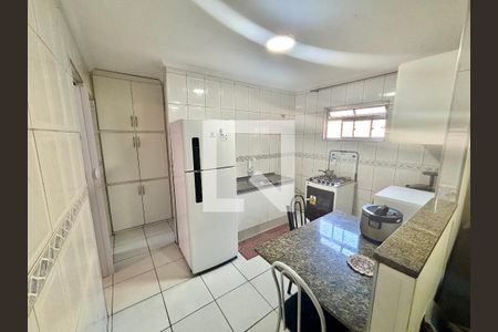 Cozinha de apartamento à venda com 2 quartos, 48m² em Conjunto Habitacional Padre Manoel da Nobrega, São Paulo