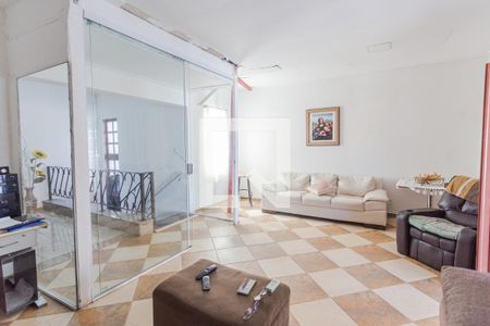 Sala 1 de casa para alugar com 4 quartos, 450m² em Ipiranga, Belo Horizonte