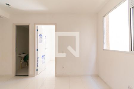 Sala de apartamento para alugar com 2 quartos, 32m² em Quinta da Paineira, São Paulo