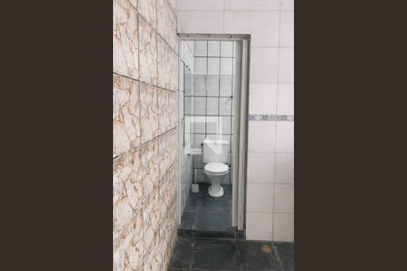 Banheiro de kitnet/studio para alugar com 1 quarto, 60m² em Balneario Maxland, Praia Grande