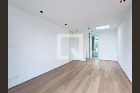 Casa à venda com 3 quartos, 262m² em Jardim Paulista, São Paulo