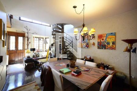Casa à venda com 3 quartos, 250m² em Vila Mariana, São Paulo