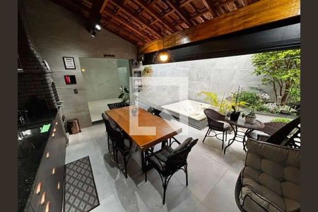 Casa à venda com 3 quartos, 200m² em Vila Carrão, São Paulo