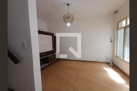 Casa à venda com 3 quartos, 153m² em Vila Carrão, São Paulo