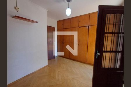 Casa à venda com 3 quartos, 153m² em Vila Carrão, São Paulo