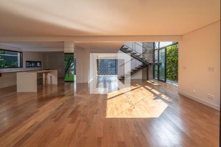 Casa à venda com 4 quartos, 420m² em Alto de Pinheiros, São Paulo