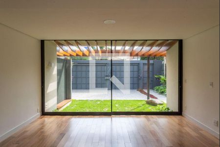 Casa à venda com 4 quartos, 420m² em Alto de Pinheiros, São Paulo