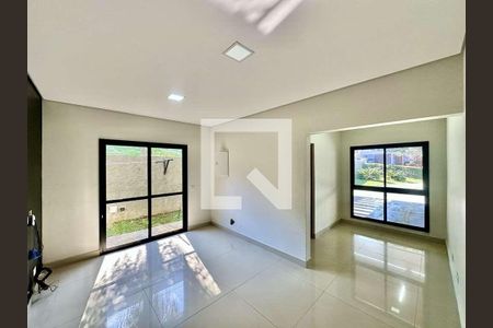 Casa para alugar com 4 quartos, 360m² em Rio Cotia, Cotia