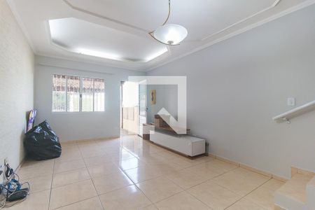 Sala de casa de condomínio para alugar com 2 quartos, 75m² em Conjunto Residencial Bela Vista, Poá
