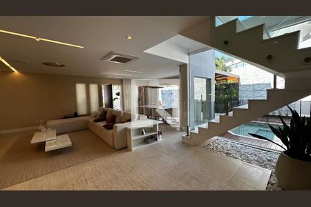 Sala de casa de condomínio à venda com 4 quartos, 400m² em Vargem Grande, Rio de Janeiro
