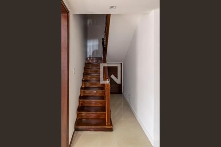 Sala de Jantar - Acesso ao 2º andar de casa para alugar com 3 quartos, 250m² em Vila da Penha, Rio de Janeiro