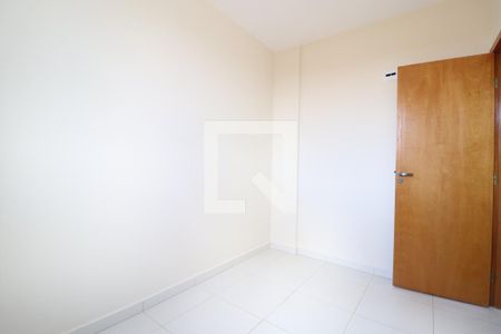 Quarto 1 de apartamento para alugar com 2 quartos, 60m² em Jardim Holanda, Uberlândia