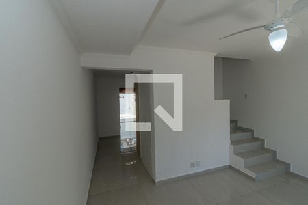Sala de Estar/Jantar  de casa de condomínio para alugar com 2 quartos, 68m² em Vila Flora, Sumaré