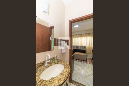 Banheiro de casa à venda com 3 quartos, 330m² em Realengo, Rio de Janeiro