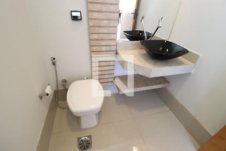Lavabo de casa de condomínio para alugar com 3 quartos, 220m² em Laranjeiras, Uberlândia
