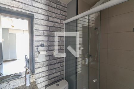 Banheiro de kitnet/studio para alugar com 1 quarto, 26m² em Vila Nilo, São Paulo