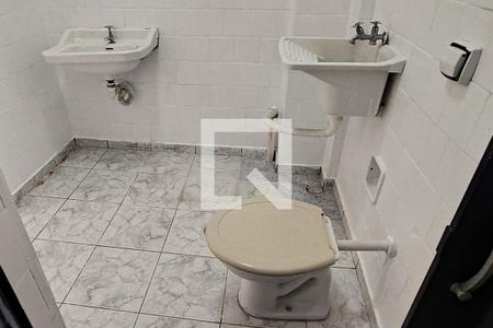 Banheiro de kitnet/studio para alugar com 1 quarto, 25m² em Bela Vista, São Paulo