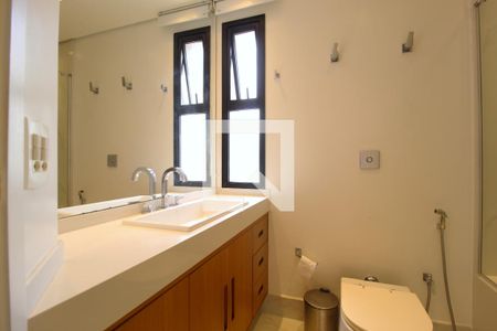 Banheiro da Suíte de apartamento para alugar com 1 quarto, 105m² em Vila Nova Conceição, São Paulo