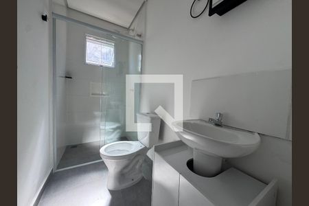 Banheiro de kitnet/studio para alugar com 1 quarto, 25m² em Km 18, Osasco