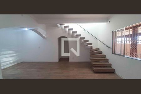 Casa para alugar com 3 quartos, 198m² em Vila Yara, Osasco