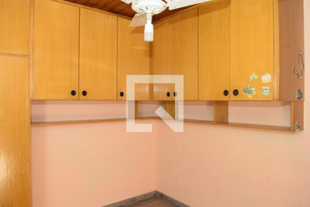 Quarto 1 de apartamento para alugar com 2 quartos, 47m² em Jardim Guaruja, Embu das Artes
