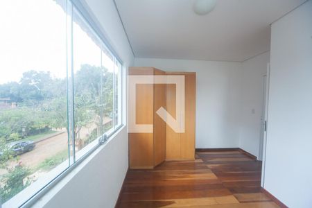 quarto 1 de casa à venda com 3 quartos, 300m² em Condomínio Retiro das Pedras, Brumadinho