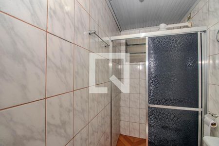 Banheiro de apartamento para alugar com 1 quarto, 48m² em Rubem Berta, Porto Alegre