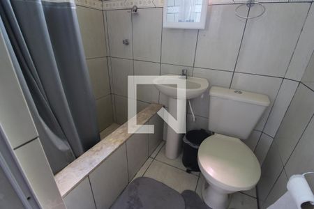 Banheiro de kitnet/studio para alugar com 1 quarto, 20m² em Curicica, Rio de Janeiro