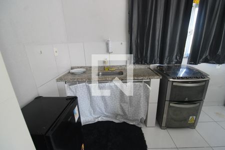 Cozinha de kitnet/studio para alugar com 1 quarto, 40m² em Curicica, Rio de Janeiro