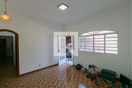 Casa à venda com 2 quartos, 124m² em Heliópolis, Belo Horizonte