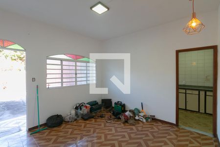 Casa à venda com 2 quartos, 124m² em Heliópolis, Belo Horizonte