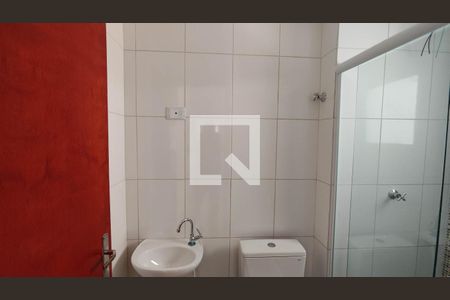 Banheiro da Suíte de apartamento para alugar com 2 quartos, 56m² em Vila Monteiro, Poá