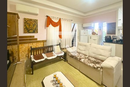 Sala de TV de casa para alugar com 2 quartos, 100m² em São João do Rio Vermelho, Florianópolis