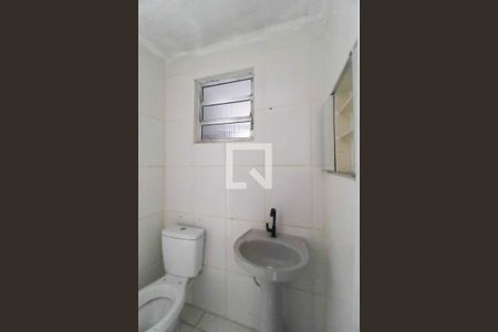 Banheiro de casa para alugar com 2 quartos, 23m² em Parque Casa de Pedra, São Paulo