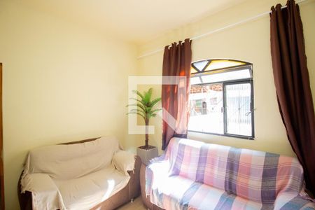 Sala de casa à venda com 6 quartos, 384m² em Industrial, Contagem