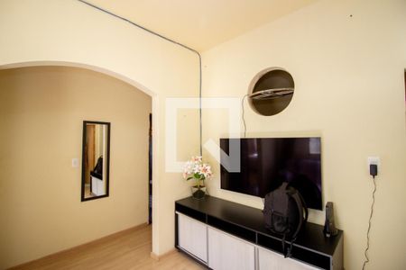 Sala de casa à venda com 6 quartos, 384m² em Industrial, Contagem