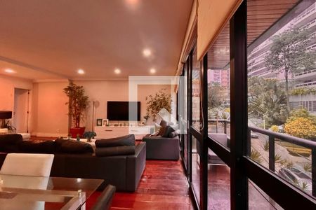 Sala  de apartamento à venda com 3 quartos, 175m² em Leblon, Rio de Janeiro