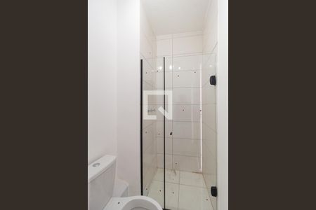 Banheiro da Suíte  de apartamento para alugar com 2 quartos, 45m² em Vila Sul Americana, Carapicuíba