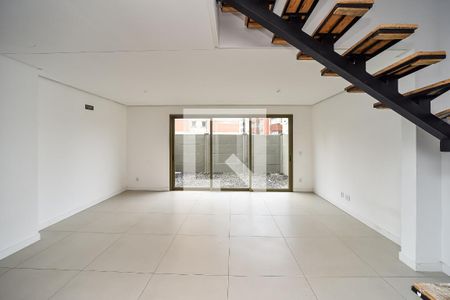 Sala de casa de condomínio à venda com 3 quartos, 180m² em Jardim Itu, Porto Alegre