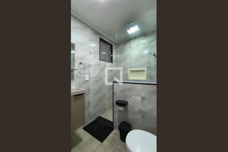 Banheiro da Suíte 1 de casa de condomínio à venda com 4 quartos, 300m² em Vargem Pequena, Rio de Janeiro